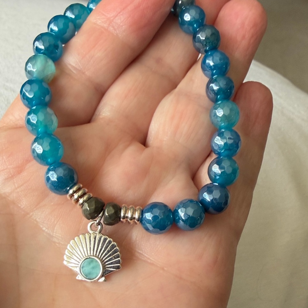 T Jazelle Blue Agate Faceted Bracelet with Sterling Silver Larimar Shell Charm
